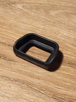 Očnice pro Sony A6000