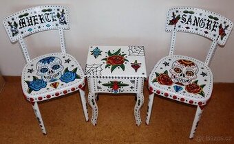 Designová křesla s lebkami a stolek styl Mexico