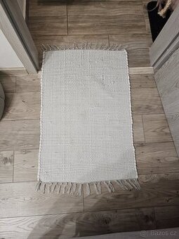 Tkaný kobereček, koberec