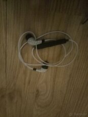 Sluchátka bluetooth - 1