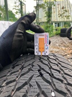 Zánovní zimní pneu 205/60 R16