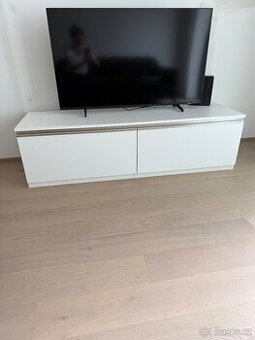Televizní skřínka. Nová, od truhláře