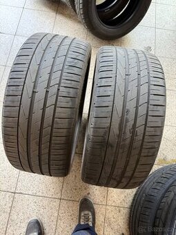 Nokian 255/40/R20