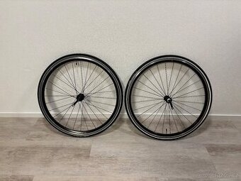 Zapletená kola Decathlon Triban 500 s plášti