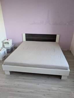 Postel s matraci