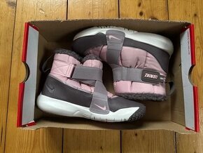 Nike Flex advance boot, vel. 35, vysoká pořizovací cena