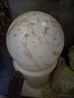 skleněné stínidlo na lampu ne poškozené velké super stavu.
