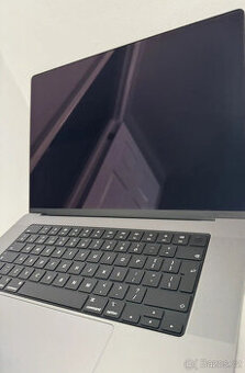 Macbook Pro 16' M1 Max 2021 64RAM 2TB SSD ve velmi dobrém s