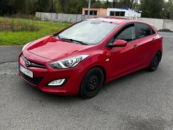 Hyundai i30 1.4i, r.2014, 1.maj., serviska, STK