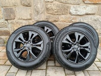 Zimní sada Alu kol včetně pneu originál Toyota 5x114,3