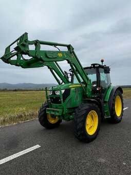Traktor John Deere 6105 R s čelním nakladačem