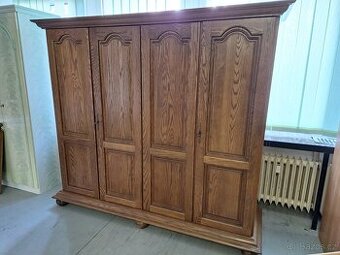 PĚKNÁ RUSTIKÁLNÍ SKŘÍŇ