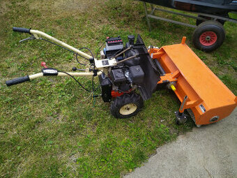 motorový zametací stroj. smeták, koště. Holder M3000