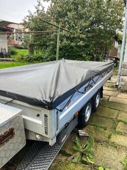 Přívěsný dvouosý vozík za auto