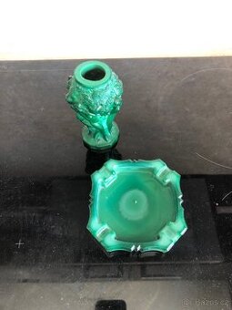 Váza a popelník malachitové sklo.