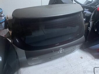 Víko kufru Toyota Corolla e12 - 1