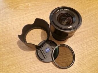 Zeiss Batis 25 mm f/2 pro Sony E s polarizačním Haida filtr