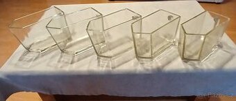 5x staré zásobníky na mouku....