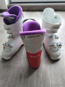 Lyžáky dívčí Nordica, vel. cca 37