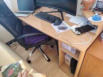 Pracovní stůl