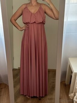 Růžové šaty