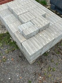 Dlažba chodniková pro nevidomé