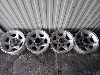 Disky Opel 15×7 6×139,7 ET38 + 2 pokličky – top stav