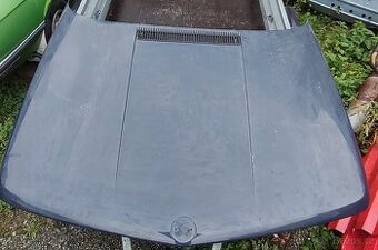 BMW e12 přední kapota