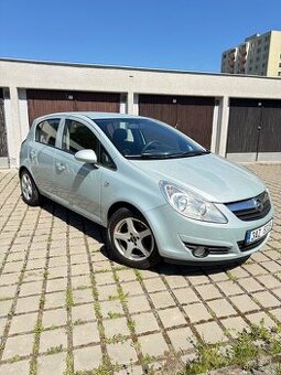 Opel Corsa 1.2 BENZIN ( 4 válec ) 105 000km KLIMATIZACE