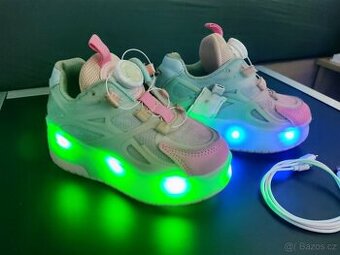 Dětské svítící boty s kolečky (Heelys styl) – vel. 28