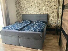 Kvalitní čalouněná postel 180x200, včetně matrace a topperu