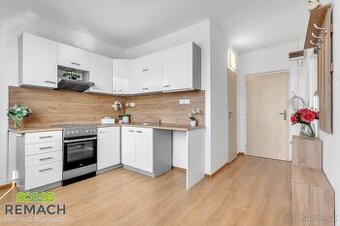 Pronájem, byt 1+1, 33,3 m2, Uherské Hradiště, ulice náměstí