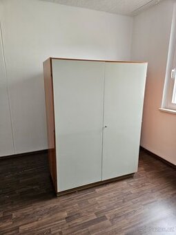 Šedá šatní retro skříň 2 ks ZA ODVOZ