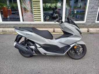 Honda PCX 125 (2023/7300km)
