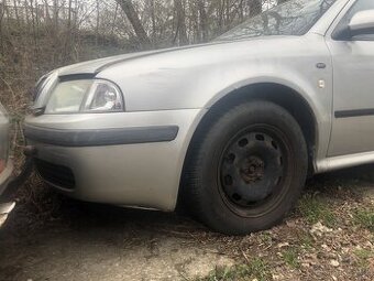 skoda Octavie 1,stříbrná , kombi ,náhradní dily