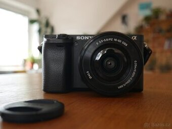 Sony Alpha A6400 + objektiv 16-50mm