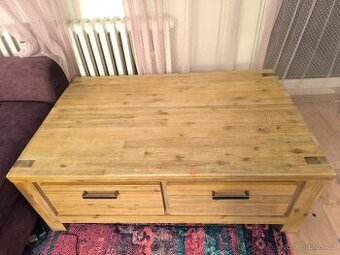 Velký masivni konferenční stůl s úložným prostorem