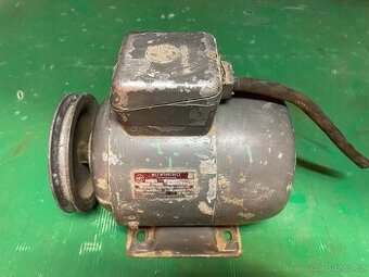 Elektromotor patkový s řemenicí 0,75/2800