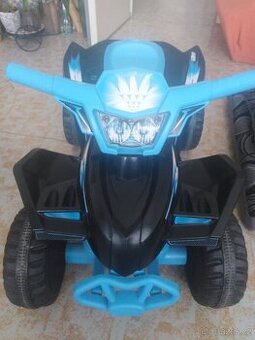 Čtyřkolka-odrážedlo