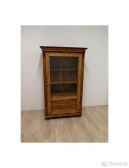 Starožitná vitrína - originál