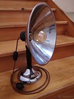 Retro chromovaná lampa reflektor