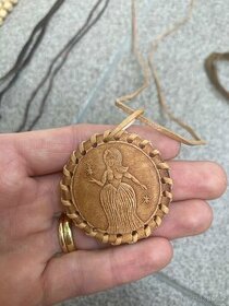 Mix bižuterie, přivedli z kůže, korálů…