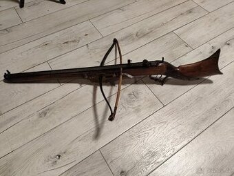 Mohutná lovecká kuše