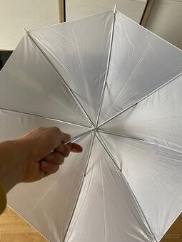 Foto deštník bílý s úchytem na stativ