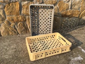 POPTÁVÁM pekařské přepravky,bedny