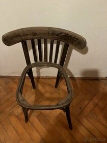 3 stare zidle k rekonstrukci