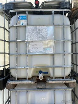 Nádrž na vodu - 1000 L - IBC kontejner