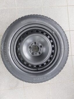 (č.51) 16" plechová kola Ford se zimními pneu
