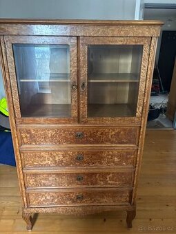 Starožitný nábytek