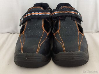 Boty černé pracovní vel.37 polobotky mokasíny kus 100,-